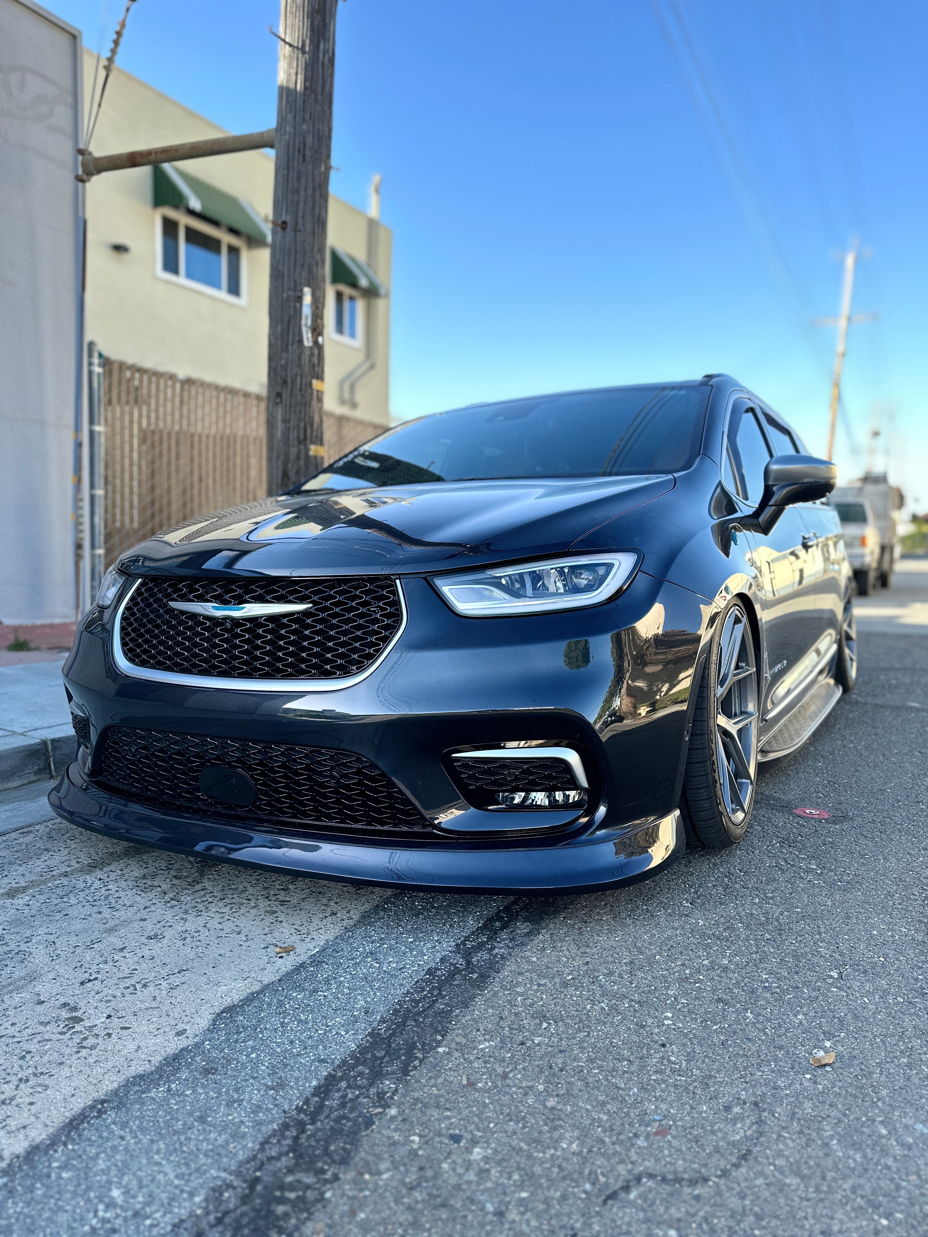 Chrysler Pacifica 21+ VK Front Lip / Clinched Body kit